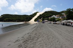 Praia do Ponta Negra med sanddynen Morro do Careca i bakgrunden.