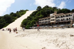 Praia do Ponta Negra med sanddynen Morro do Careca i bakgrunden.