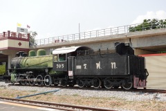 Gammalt tåg vid den nyare delen av tågstationen i Hua Hin.