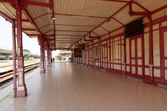 Den vackra historiska tågstationen från 1910 i Hua Hin.