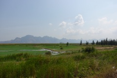 Landskapet under tågresan mellan Hua Hin och Prachuap Khiri Khan.