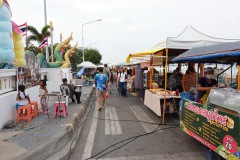 Lördagsmarknad längs Prachuap Khiri Khan Walking Street.