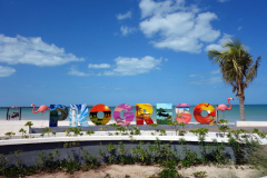 Ytterligare en stadsskylt i andra änden av stranden, Malecón de Progreso, Progreso.
