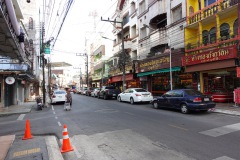 Gatuscen längs Ruangrat Road, Ranong.