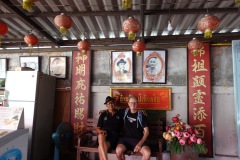 En av ättlingarna till 100 Years Thein Suek House och Stefan, Ranong.