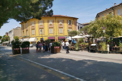 Arkitekturen längs Viale Tiberio, Rimini.