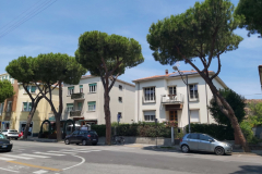 Vackra hus längs Viale Tiberio, Rimini.