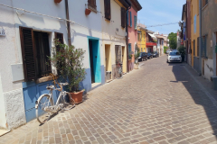 Gata i det gamla fiskekvarteret Borgo San Giuliano, Rimini.
