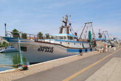 Fiskebåt i Porto Canale, Rimini.