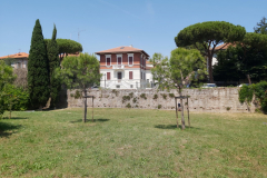 Fina villor kantar promenaden längs Percorso ciclo-pedonale Claudio Ugolini, Rimini.