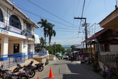 Gatan ner mot piren, Livingston.