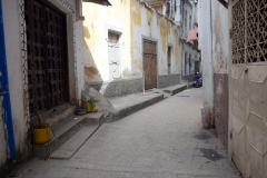 Efter bara några meters promenad  fängslas man av de charmiga gränderna, Stone Town (Zanzibar Town), Unguja.