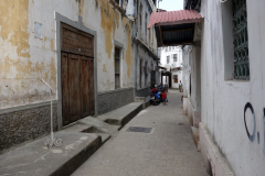 Efter bara några meters promenad  fängslas man av de charmiga gränderna, Stone Town (Zanzibar Town), Unguja.