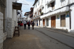 Det finns även en del bredare gator i hjärtat av Stone Town (Zanzibar Town), Unguja.