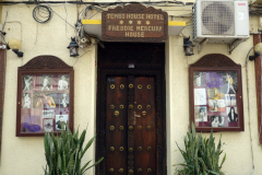Fasaden på huset som inrymmer Freddie Mercury Museum, Stone Town (Zanzibar Town), Unguja.