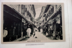Fotografi på väggen inne i Old Dispensary-byggnaden, Stone Town (Zanzibar Town), Unguja.