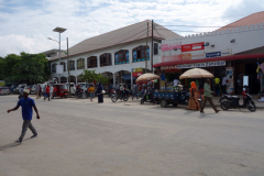 Gatuscen utanför Stone Town. Här är jag på väg att leta Dalla-Dalla till Mwanakwerekwe market för att sedan därifrån byta Dalla-Dalla för att ta mig till Jambiani på östkusten. Zanzibar Town, Unguja.