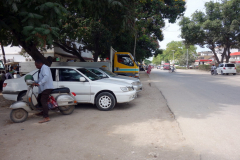 Gatuscen längs Benjamin Mkapa Road, Zanzibar Town, Unguja.