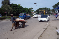 Gatuscen längs Benjamin Mkapa Road, Zanzibar Town, Unguja.