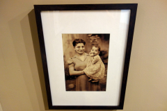 Mamma Jer Bulsara från Indien och Freddie, Freddie Mercury museum, Stone Town (Zanzibar Town), Unguja.