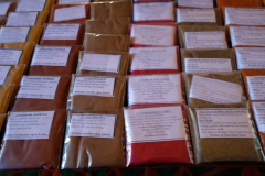 Förpackade varianter av curry, Dole spice farm, Unguja.