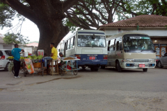 Efter en hel del letande hittade jag till slut Dalla-Dalla-stationen för Dalla-Dallas (nummer 407) till Fumba, Zanzibar Town, Unguja.