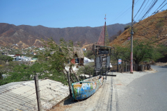 Promenad längs vägen upp från Taganga i riktning mot Santa Marta.