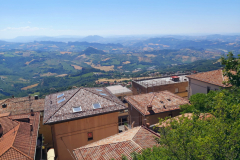 Utsikten från fort Guaita över västra San Marino och västra Italien, San Marino.
