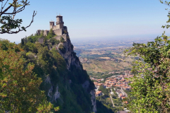 Utsikten vid fort Cesta mot fort Guaita, San Marino.