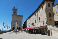 Liberty Square med Public Palace of the Republic of San Marino i bakgrunden.