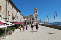 Liberty Square med Secretariat of State for Internal Affairs i bakgrunden, San Marino.