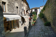 Gatuscen i centrala San Marino.