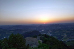 Solnedgången från utsiktspunkten Piazzale Girolamo Genga, San Marino.