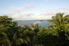 Utsikten över lagunen från taket på hotellet, Ambergris Sunset Hotel, San Pedro.