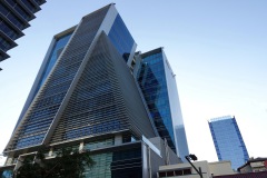 Lite högre byggnader i San Benito än i centrala San Salvador. Inga jättehöga byggnader finns, förmodligen på grund av risken för kraftiga jordbävningar.