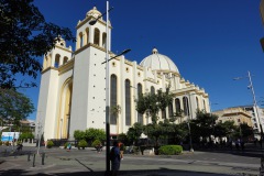 Catedral Metropolitana från Gerardo Barrios Plaza, San Salvador.
