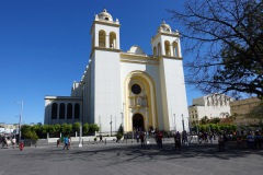 Catedral Metropolitana från Gerardo Barrios Plaza, San Salvador.