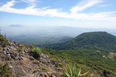 Den fantastiska utsikten från leden upp till toppen av Volcán Santa Ana.