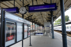 På plattformen i väntan på tåget till Sopot, centralstationen i Gdańsk.