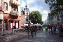 Gatuscen längs huvudgatan Bohaterów Monte Cassino, Sopot.