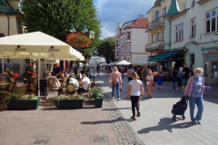 Gatuscen längs huvudgatan Bohaterów Monte Cassino, Sopot.