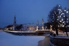 Griboyedov-kanalen med Nikolsky Cathedral i bakgrunden, Sankt Petersburg.