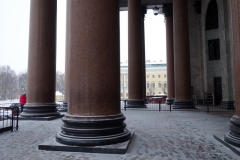 Några av de 48 enorma pelare som är tillverkade av finländsk pyterlahtigranit.  St. Isaac’s Cathedral, Sankt Petersburg.