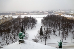 Utsikten från kolonnaden mot floden Neva, St. Isaac’s Cathedral, Sankt Petersburg.