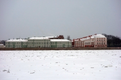 The Faculty of Philology till vänster och State University till höger i bild, Sankt Petersburg.