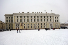 På Palatstorgets östra sida ligger Royal Guards General Staff building, Sankt Petersburg.