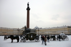 Alexanderkolonnen med Generalstabsbyggnaden i bakgrunden, Sankt Petersburg.
