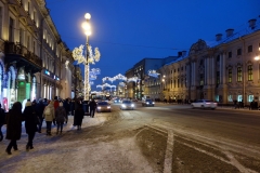 Promenad längs paradgatan Nevsky Prospekt, Sankt Petersburg.