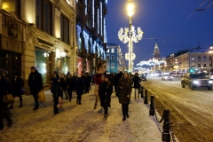 Promenad längs paradgatan Nevsky Prospekt, Sankt Petersburg.