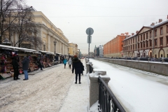 Marknaden längs Griboyedov-kanalen, Sankt Petersburg.
